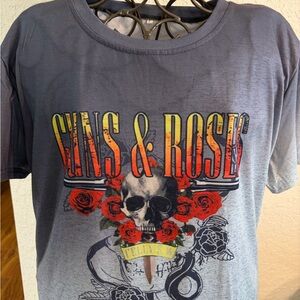 Guns & Roses Skull and Roses Rock Band  Graphic T-Shirt